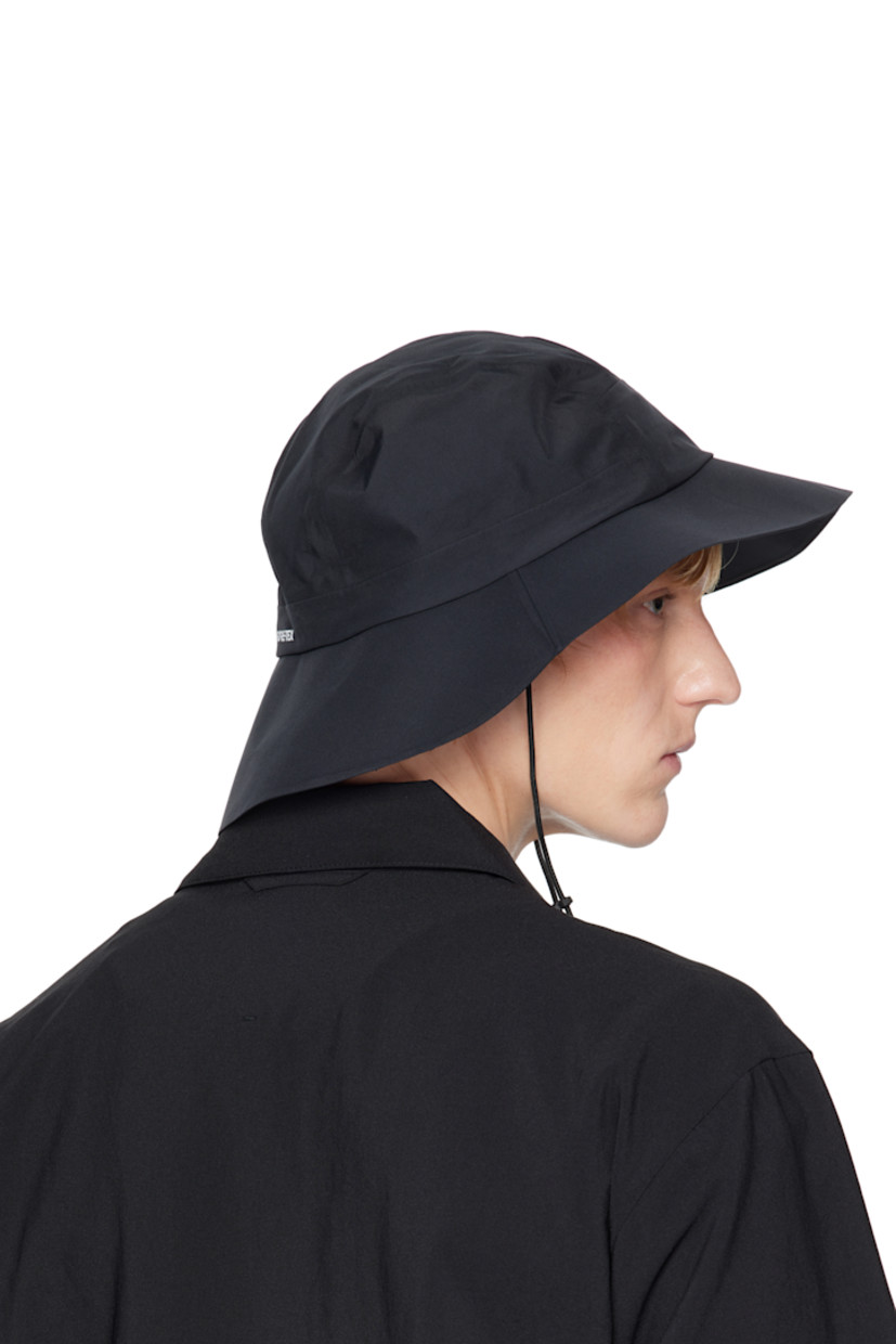 GORE-TEX ripstop hat in black. 

· Waterproof, non-PFC DWR coating
· Logo printed at side and back
· Elasticized chin strap
· Mesh browband

Supplier color: Black