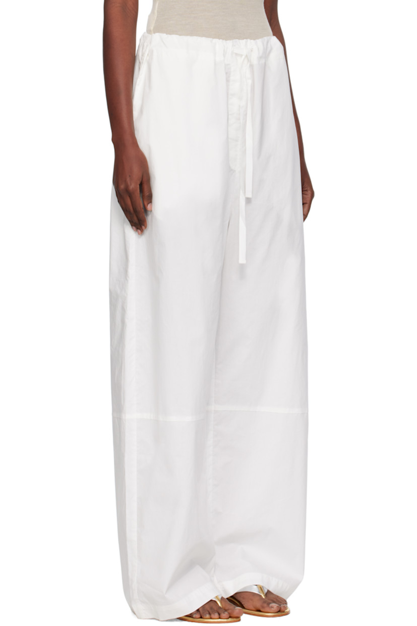 Cotton poplin trousers.

· Drawstring at elasticized waistband
· Four-pocket styling

Supplier color: White