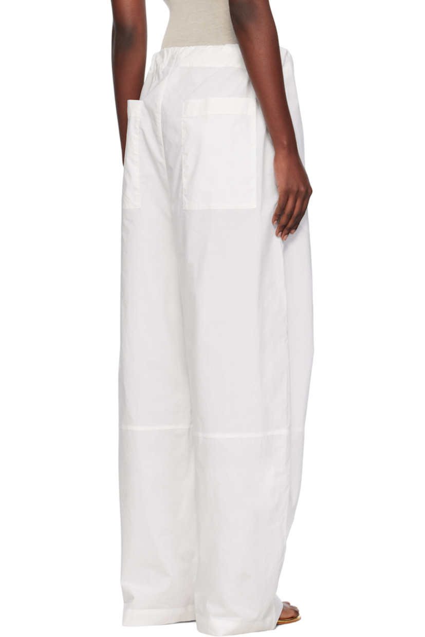 Cotton poplin trousers.

· Drawstring at elasticized waistband
· Four-pocket styling

Supplier color: White