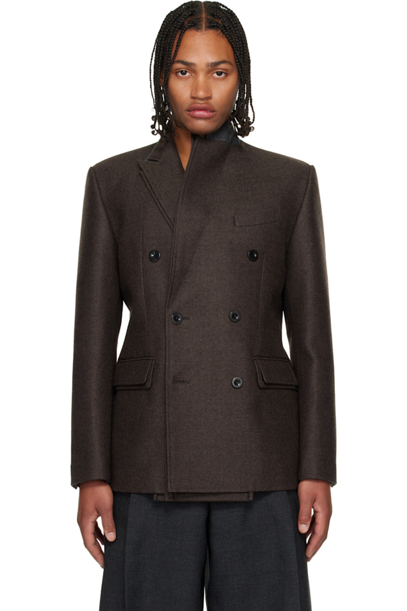 Wool tweed blazer.

· Peaked lapel
· Double-breasted button closure
· Welt pocket at chest
· Flap pockets at front
· Padded shoulders
· Surgeon's cuffs
· Central vent at back hem
· Welt pockets at interior
· Full satin lining

Supplier color: Brown