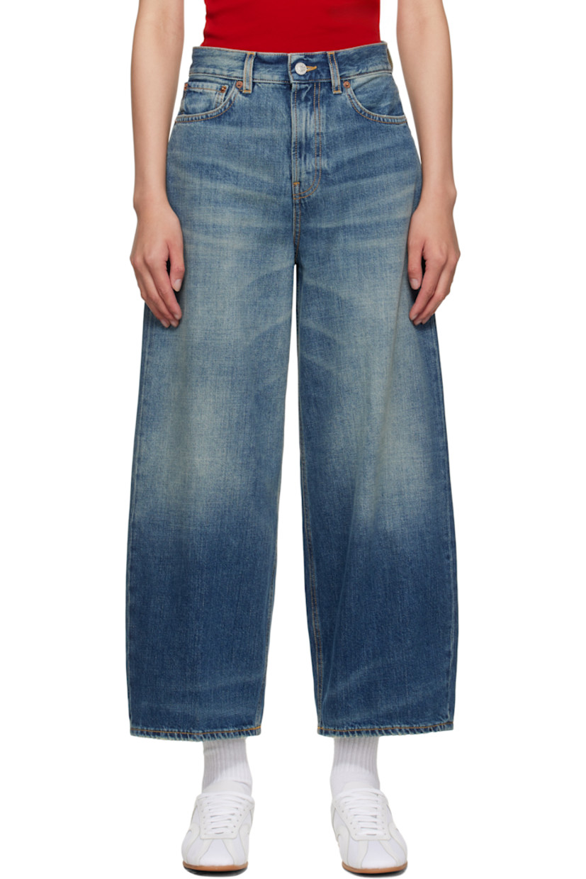 Non-stretch denim jeans.

· Whiskering and fading throughout
· Wide-leg
· High-rise
· Belt loops
· Five-pocket styling
· Zip fly
· Cropped legs
· Subtle distressing at cuffs
· Logo patch at back waistband
· Contrast stitching in tan

Supplier color: Heirloom blue