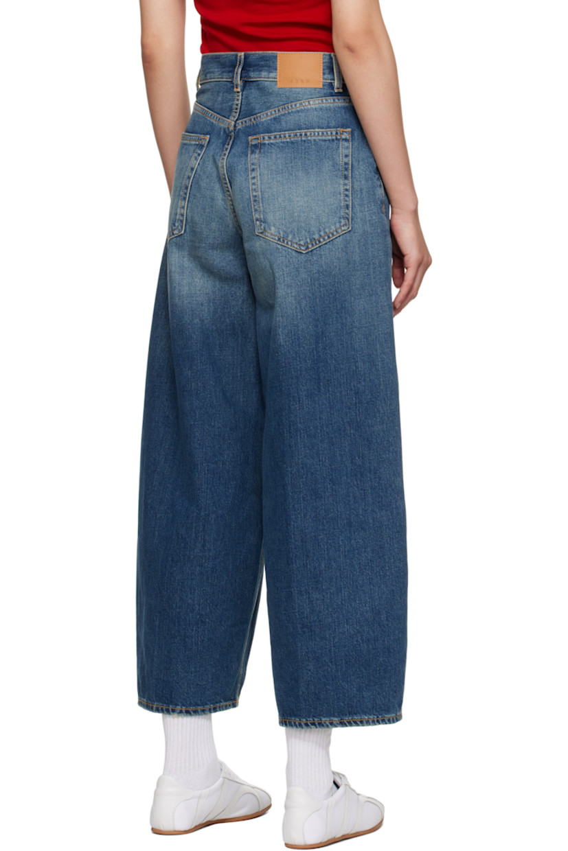 Non-stretch denim jeans.

· Whiskering and fading throughout
· Wide-leg
· High-rise
· Belt loops
· Five-pocket styling
· Zip fly
· Cropped legs
· Subtle distressing at cuffs
· Logo patch at back waistband
· Contrast stitching in tan

Supplier color: Heirloom blue