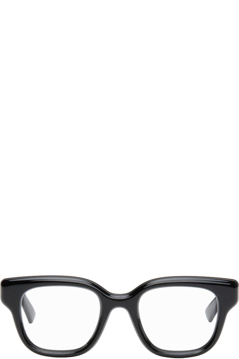 Square acetate-frame optical glasses in black.

· Integrated nose pads
· Logo hardware at temples
· Includes pouch
· Size: 49.22 145

Supplier color: Black