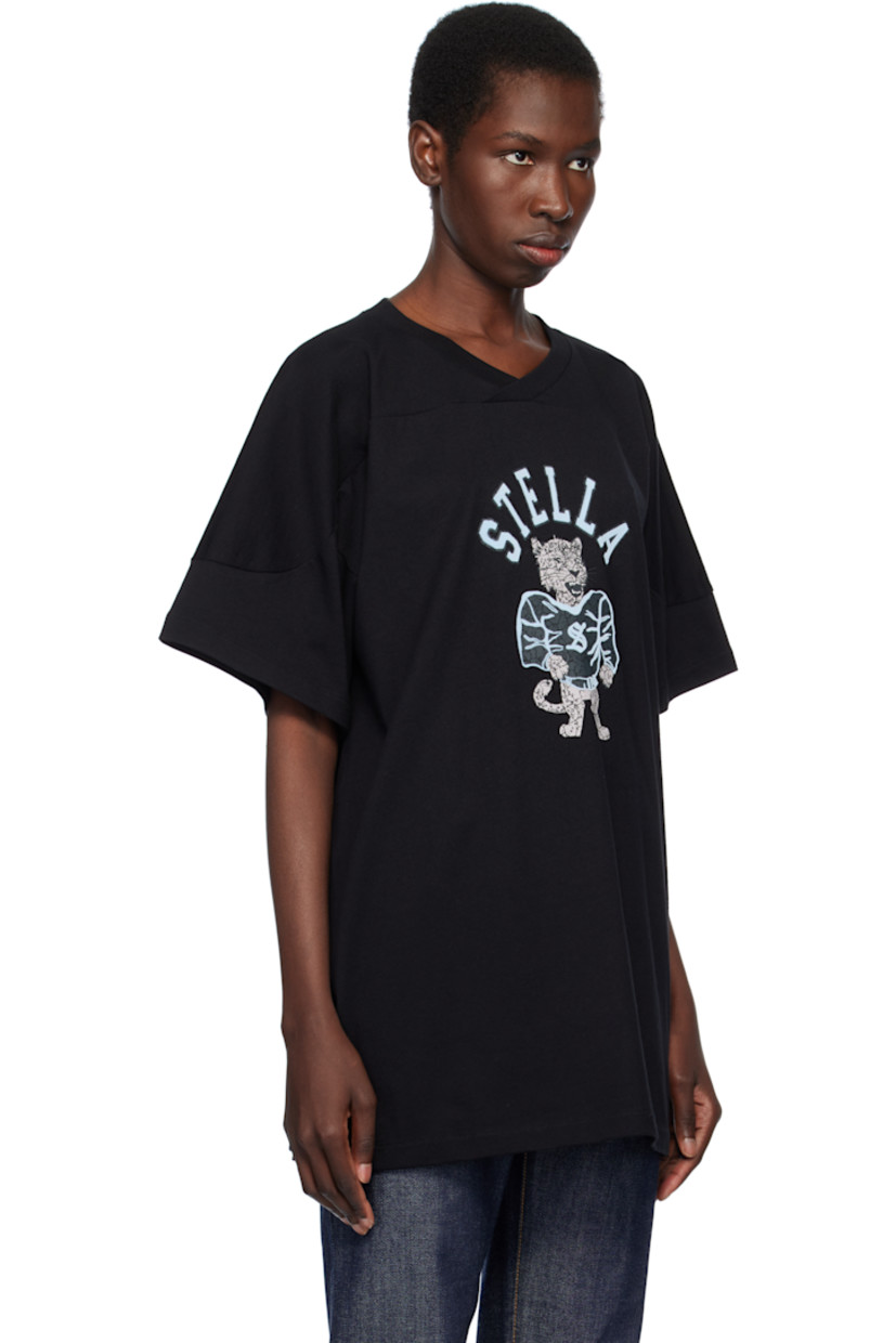 Cotton jersey T-shirt.

· Rib-knit V-neck
· Printed logo and felted logo graphic at front
· Yoke sleeves

Made from cruelty-free, non-animal materials.

Supplier color: Black