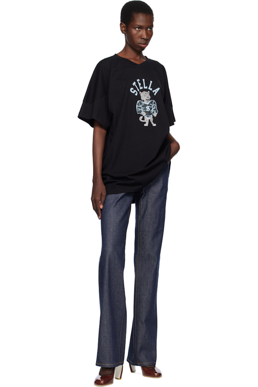 Cotton jersey T-shirt.

· Rib-knit V-neck
· Printed logo and felted logo graphic at front
· Yoke sleeves

Made from cruelty-free, non-animal materials.

Supplier color: Black