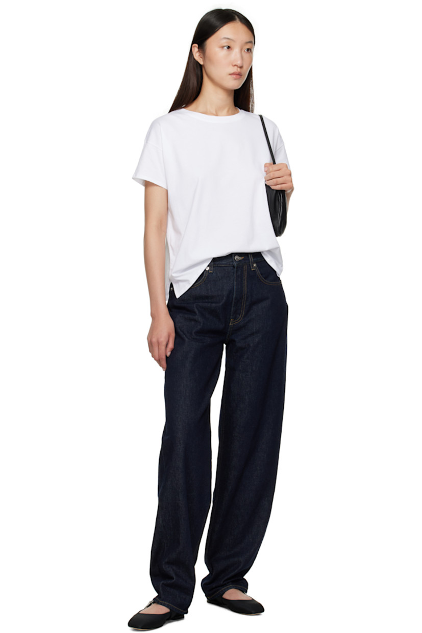 Non-stretch organic cotton denim jeans.

· Straight-leg
· Low-rise
· Belt loops
· Five-pocket styling
· Zip fly
· Logo patch at back waistband
· Silver-tone hardware
· Contrast stitching in tan

Supplier color: Raw wash