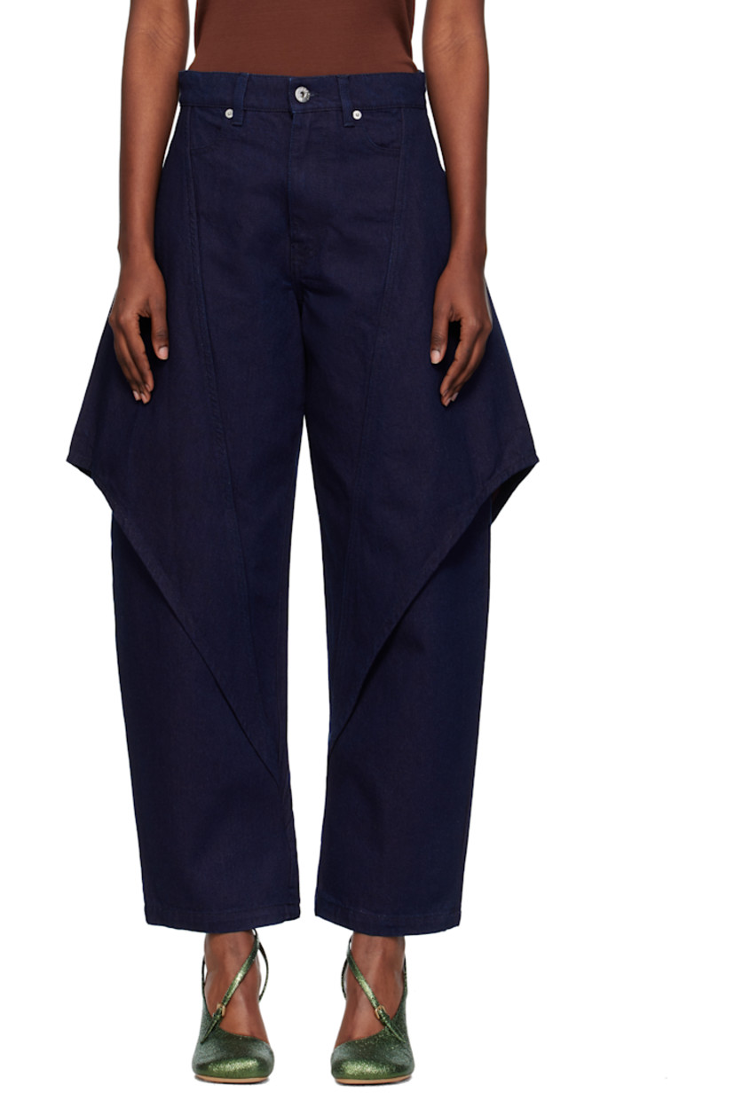 Non-stretch denim jeans.

· Belt loops
· Four-pocket styling
· Zip fly
· Overlay at legs
�· Logo patch at back waistband

Supplier color: Blue/Red