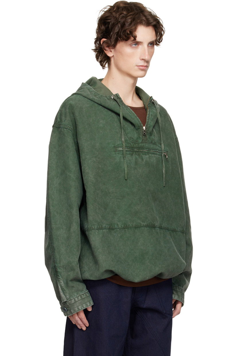 Cotton twill jacket. 

· Garment-dyed
· Drawstring at hood
· Half-zip closure
· Zip pocket at chest
· Logo embroidered at front hem 
· Bungee-style drawstring at hem 
· Dropped shoulders
· Buttoned barrel cuffs

Supplier color: Pine