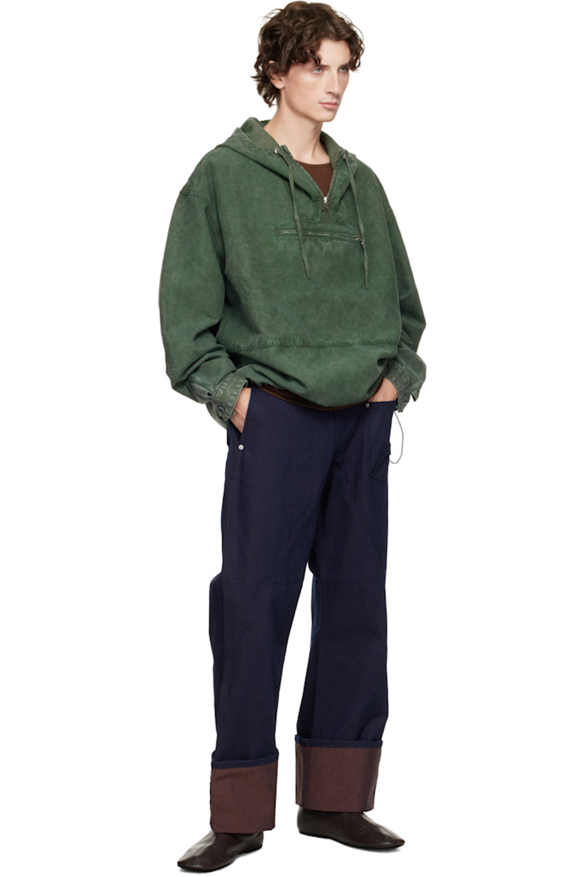 Cotton twill jacket. 

· Garment-dyed
· Drawstring at hood
· Half-zip closure
· Zip pocket at chest
· Logo embroidered at front hem 
· Bungee-style drawstring at hem 
· Dropped shoulders
· Buttoned barrel cuffs

Supplier color: Pine