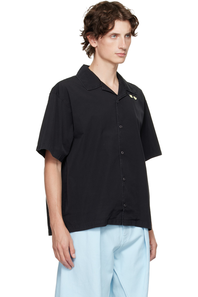 Peached cotton poplin shirt. 

· Fading throughout 
· Open spread collar 
· Button closure 
· Graphics embroidered at chest
· Vented side seams
· Twin pleats at back yoke 
· Logo embroidered at back 

Supplier color: Washed black