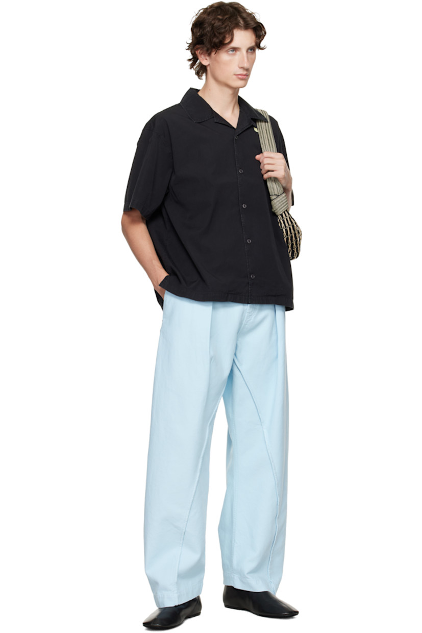 Peached cotton poplin shirt. 

· Fading throughout 
· Open spread collar 
· Button closure 
· Graphics embroidered at chest
· Vented side seams
· Twin pleats at back yoke 
· Logo embroidered at back 

Supplier color: Washed black