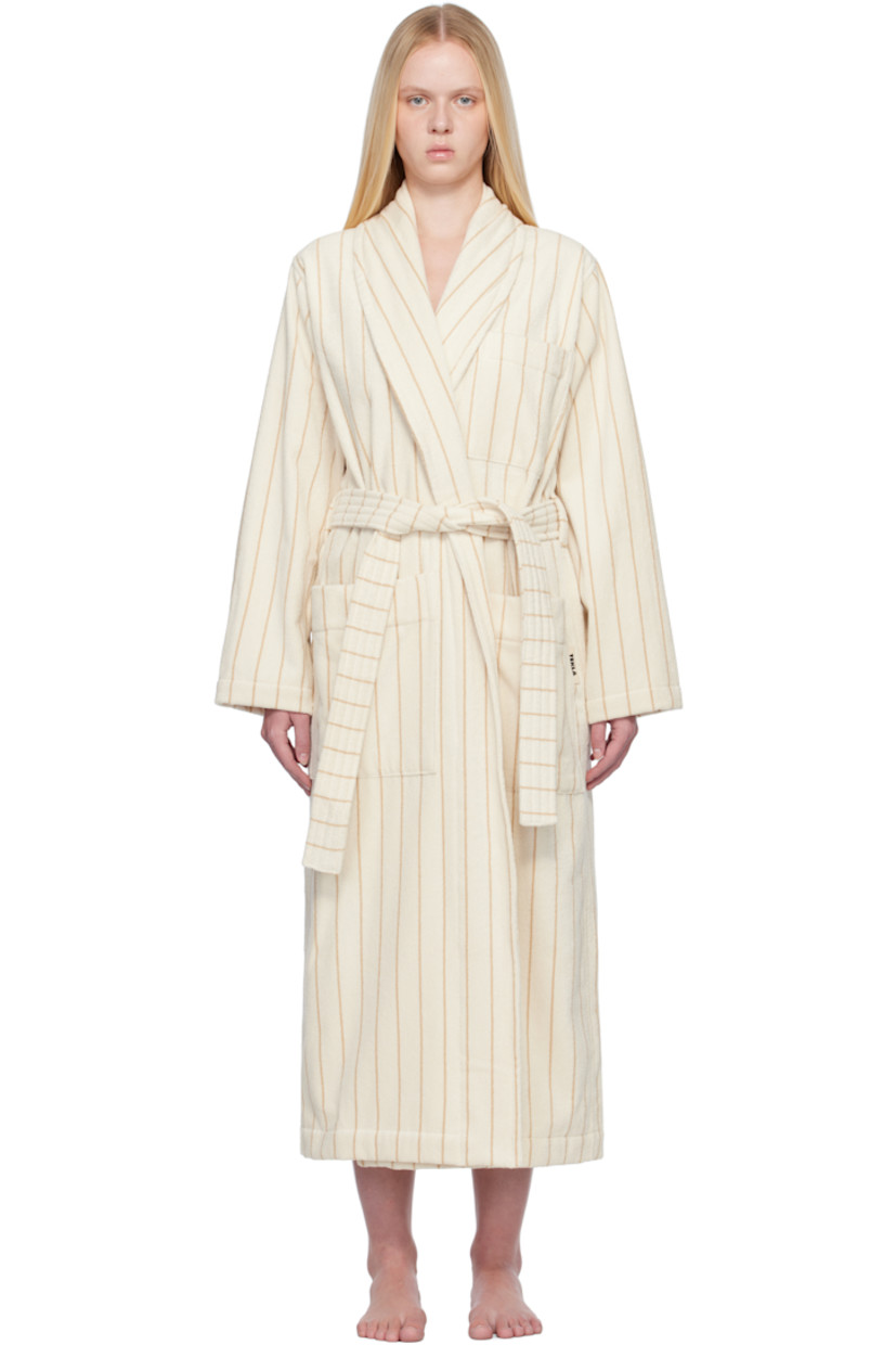 Heavyweight 385 gsm organic cotton terrycloth bathrobe. Stripes throughout. 

· Certified GOTS and OEKO-TEX® Standard 100
· Shawl collar
· Open front
· Belt loops and detachable self-tie belt
· Patch pockets
· Logo flag at side seam
· Locker loop at inner collar

Supplier color: Sienna stripes