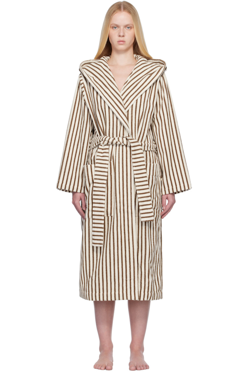 Heavyweight 385 gsm organic cotton terrycloth bathrobe. Stripes throughout.

· Certified GOTS and OEKO-TEX® Standard 100
· Hood at shawl lapel
· Open front
· Belt loops and detachable self-tie belt
· Patch pockets
· Logo flag at side seam
· Locker loop at inner collar

Supplier color: Kodiak stripes