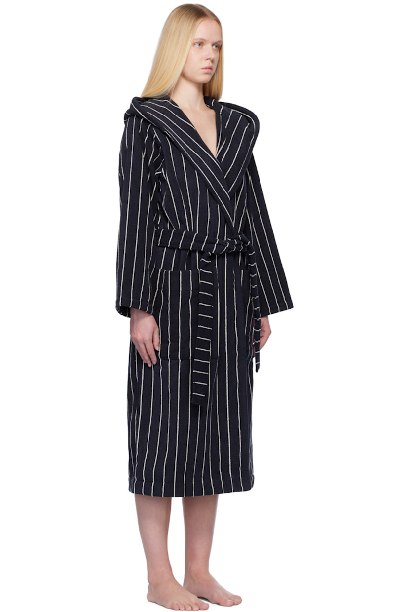Heavyweight 385 gsm organic cotton terrycloth bathrobe. Stripes throughout.

· Certified GOTS and OEKO-TEX® Standard 100
· Hood at shawl lapel
· Open front
· Belt loops and detachable self-tie belt
· Patch pockets
· Logo flag at side seam
· Locker loop at inner collar

Supplier color: Antwerp stripes