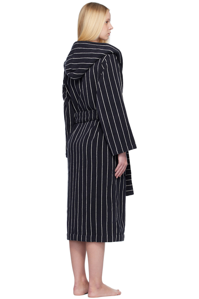 Heavyweight 385 gsm organic cotton terrycloth bathrobe. Stripes throughout.

· Certified GOTS and OEKO-TEX® Standard 100
· Hood at shawl lapel
· Open front
· Belt loops and detachable self-tie belt
· Patch pockets
· Logo flag at side seam
· Locker loop at inner collar

Supplier color: Antwerp stripes