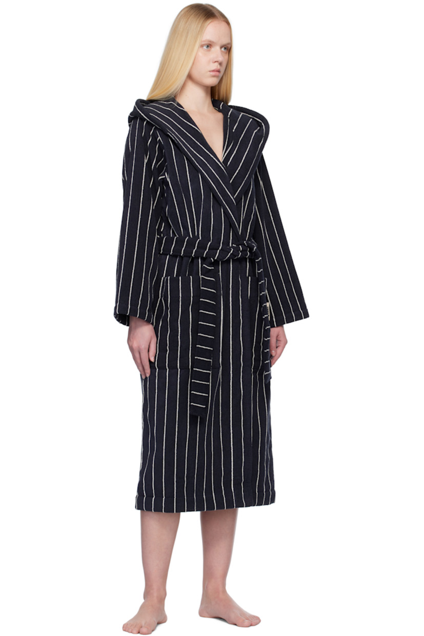 Heavyweight 385 gsm organic cotton terrycloth bathrobe. Stripes throughout.

· Certified GOTS and OEKO-TEX® Standard 100
· Hood at shawl lapel
· Open front
· Belt loops and detachable self-tie belt
· Patch pockets
· Logo flag at side seam
· Locker loop at inner collar

Supplier color: Antwerp stripes