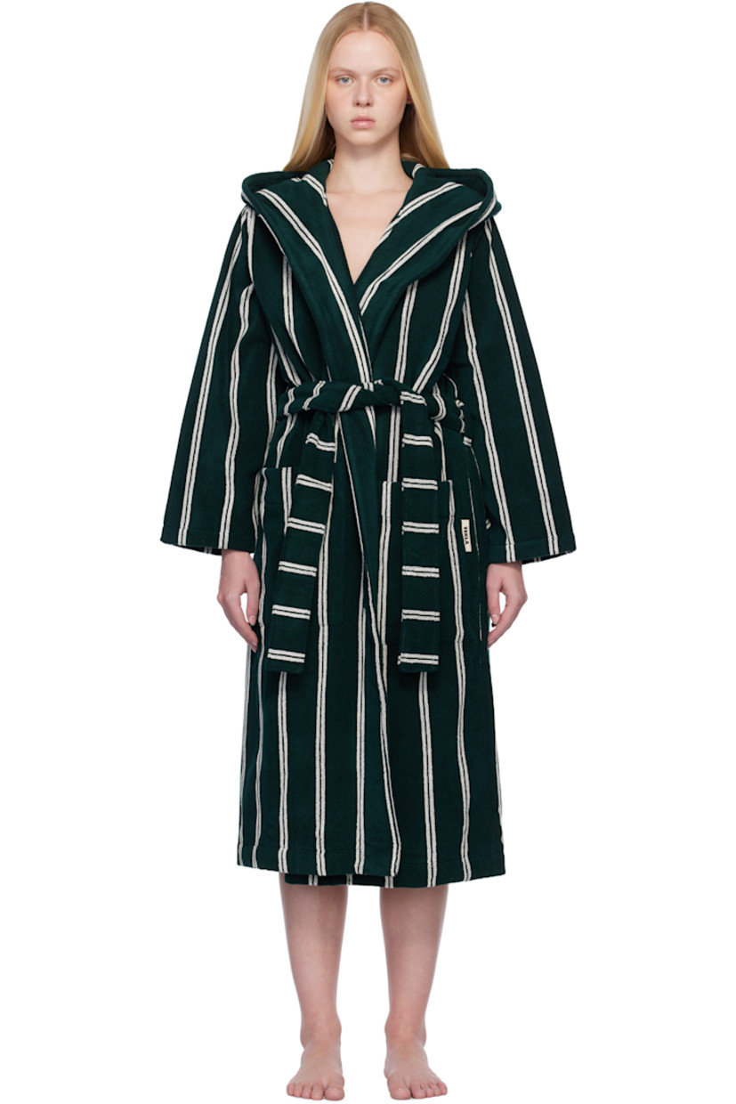 Heavyweight 385 gsm organic cotton terrycloth bathrobe. Stripes throughout.

· Certified GOTS and OEKO-TEX® Standard 100
· Hood at shawl lapel
· Open front
· Belt loops and detachable self-tie belt
· Patch pockets
· Logo flag at side seam
· Locker loop at inner collar

Supplier color: Forest green stripes