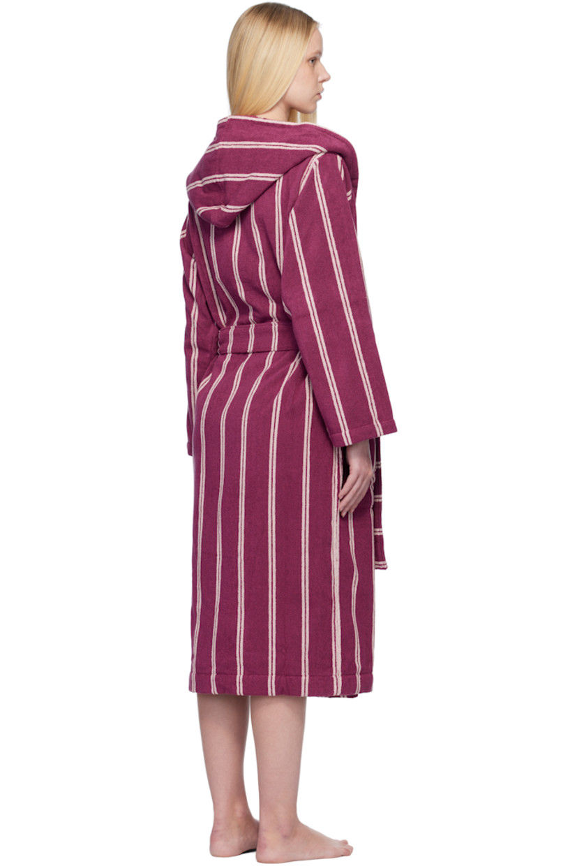 Heavyweight 385 gsm organic cotton terrycloth bathrobe. Stripes throughout.

· Certified GOTS and OEKO-TEX® Standard 100
· Hood at shawl lapel
· Open front
· Belt loops and detachable self-tie belt
· Patch pockets
· Logo flag at side seam
· Locker loop at inner collar

Supplier color: Venice stripes