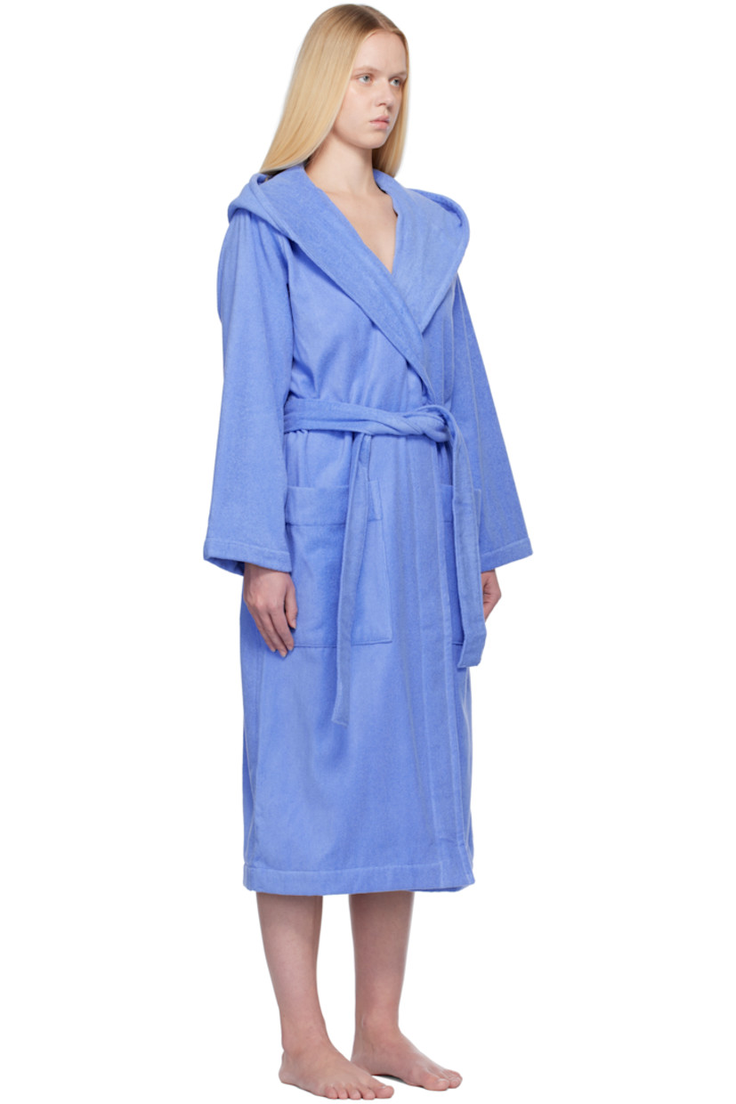 Heavyweight 385 gsm organic cotton terrycloth bathrobe. 

· Certified GOTS and OEKO-TEX® Standard 100
· Hood at shawl lapel
· Open front
· Belt loops and detachable self-tie belt
· Patch pockets
· Logo flag at side seam
· Locker loop at inner collar

Supplier color: Clear blue