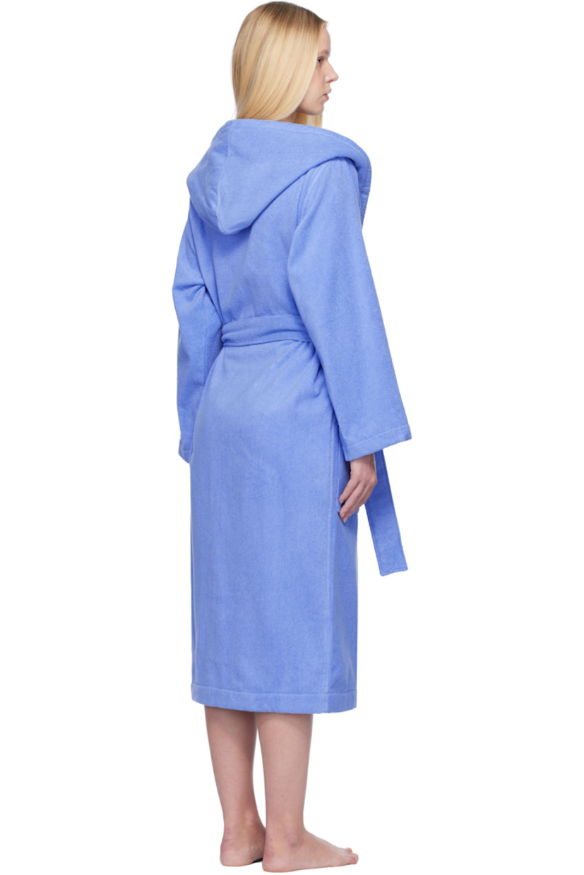 Heavyweight 385 gsm organic cotton terrycloth bathrobe. 

· Certified GOTS and OEKO-TEX® Standard 100
· Hood at shawl lapel
· Open front
· Belt loops and detachable self-tie belt
· Patch pockets
· Logo flag at side seam
· Locker loop at inner collar

Supplier color: Clear blue