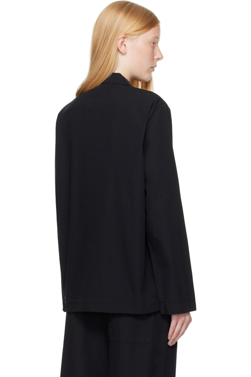 Lightweight organic cotton poplin pyjama shirt. 

· Certified OEKO-TEX Standard 100
· Stonewashed
· Spread collar
· Button closure
· Patch pocket at chest
· French seams at interior
· Mother-of-pearl hardware

Supplier color: All black