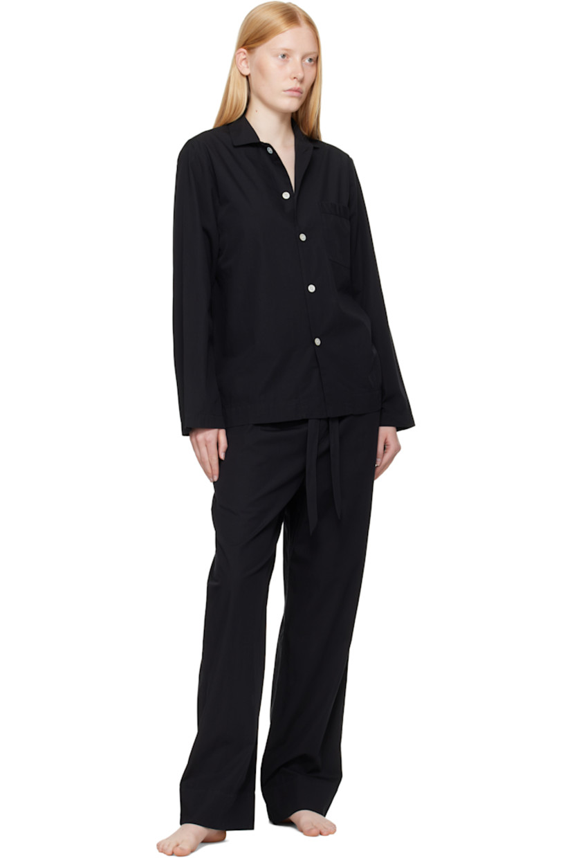 Lightweight organic cotton poplin pyjama shirt. 

· Certified OEKO-TEX Standard 100
· Stonewashed
· Spread collar
· Button closure
· Patch pocket at chest
· French seams at interior
· Mother-of-pearl hardware

Supplier color: All black