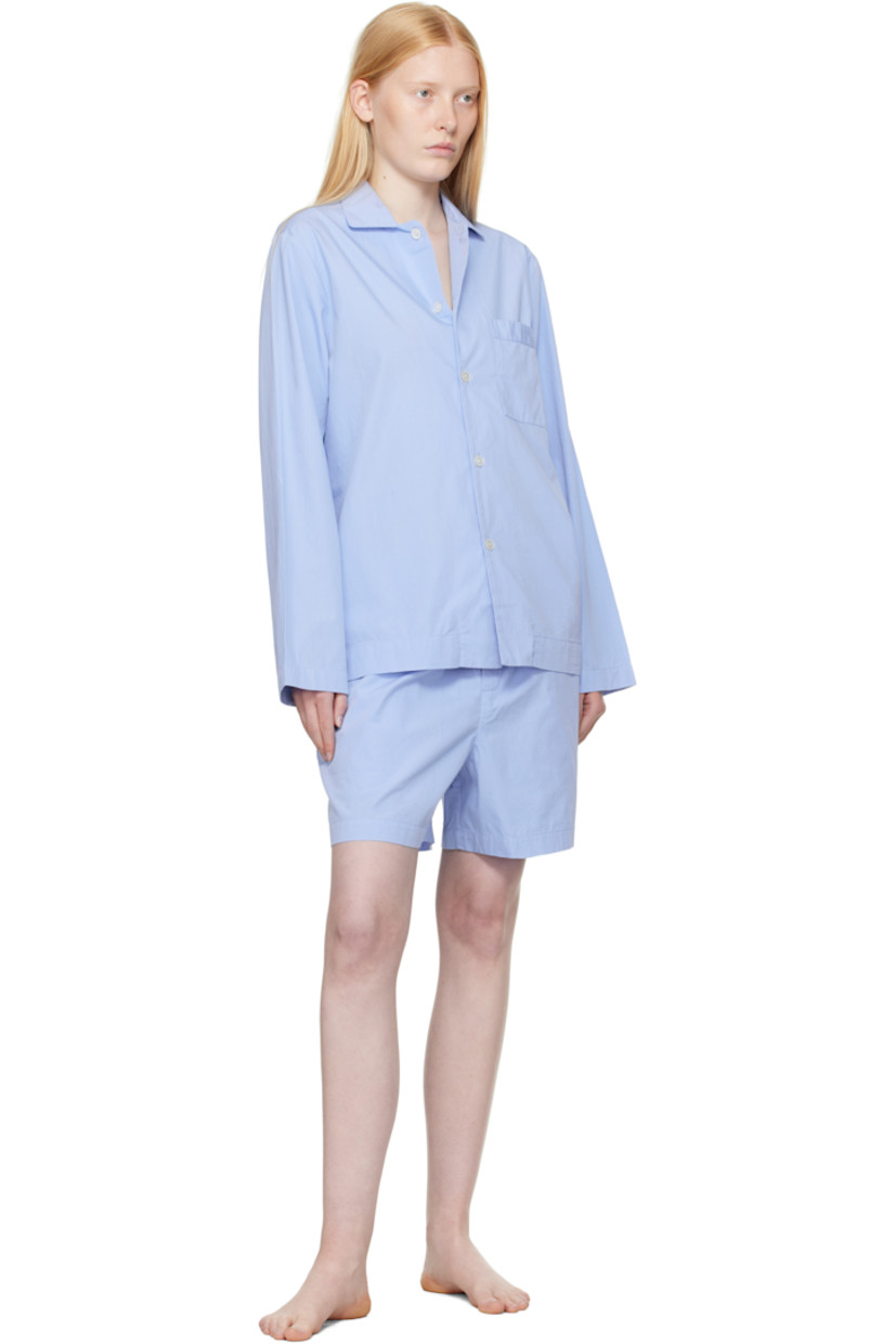Lightweight organic cotton poplin pyjama shorts.

· Certified OEKO-TEX® Standard 100
· Wide-leg 
· Stonewashed
· Drawstring at elasticized waistband
· Four-pocket styling
· Button fly
· Logo patch at back pocket
· French seams at interior
· Mother-of-pearl hardware
 
Supplier color: Shirt blue