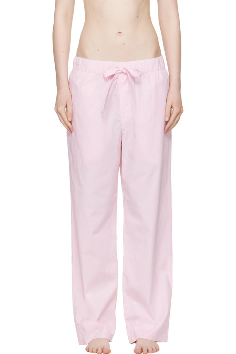 Lightweight organic cotton poplin pyjama pants. 

· Certified OEKO-TEX® Standard 100
· Straight-leg and loose-fit
· Stonewashed
· Drawstring at elasticized waistband
· Three-pocket styling
· Button fly
· Logo patch at back pocket
· French seams at interior
· Mother-of-pearl hardware

Supplier color: Soft pink