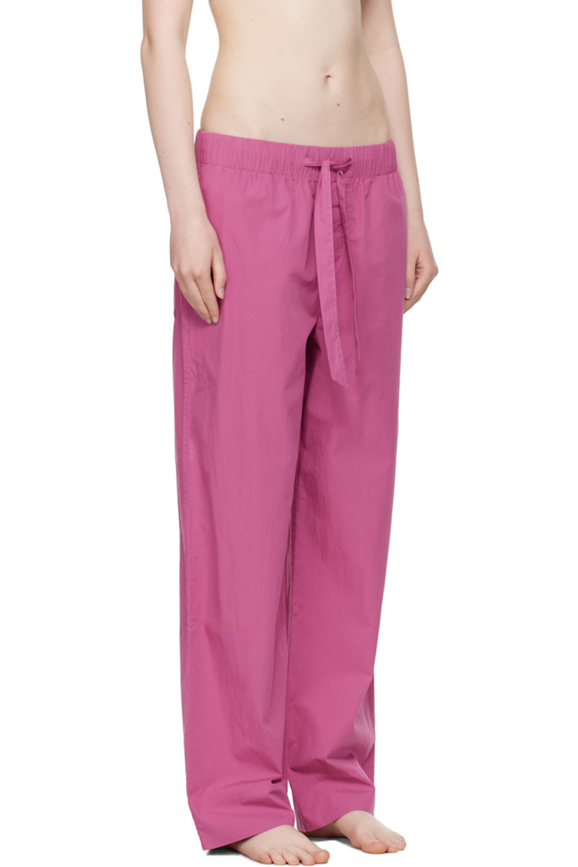 Lightweight organic cotton poplin pyjama pants. 

· Certified OEKO-TEX® Standard 100
· Straight-leg and loose-fit 
· Stonewashed
· Drawstring at elasticized waistband
· Three-pocket styling
· Button fly
· Logo patch at back pocket
· French seams at interior
· Mother-of-pearl hardware

Supplier color: Lingonberry