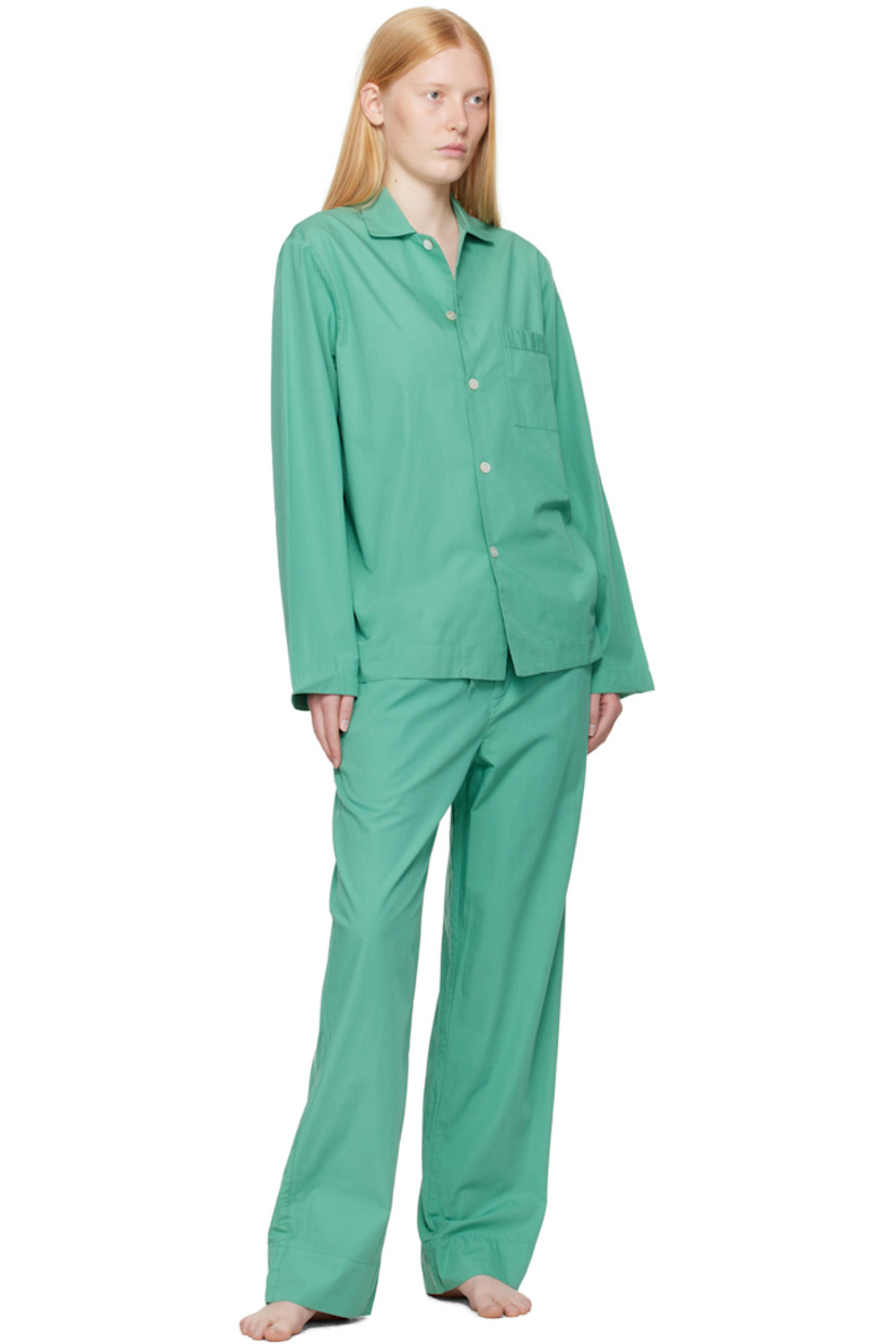 Lightweight organic cotton poplin pyjama shirt. 

· Certified OEKO-TEX Standard 100
· Stonewashed
· Spread collar
· Button closure
· Patch pocket at chest
· French seams at interior
· Mother-of-pearl hardware

Supplier color: Vintage green