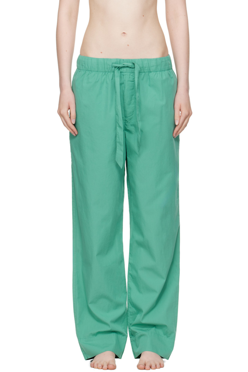 Lightweight organic cotton poplin pyjama pants. 

· Certified OEKO-TEX® Standard 100
· Straight-leg and loose-fit 
· Stonewashed
· Drawstring at elasticized waistband
· Three-pocket styling
· Button fly
· Logo patch at back pocket
· French seams at interior
· Mother-of-pearl hardware

Supplier color: Vintage green