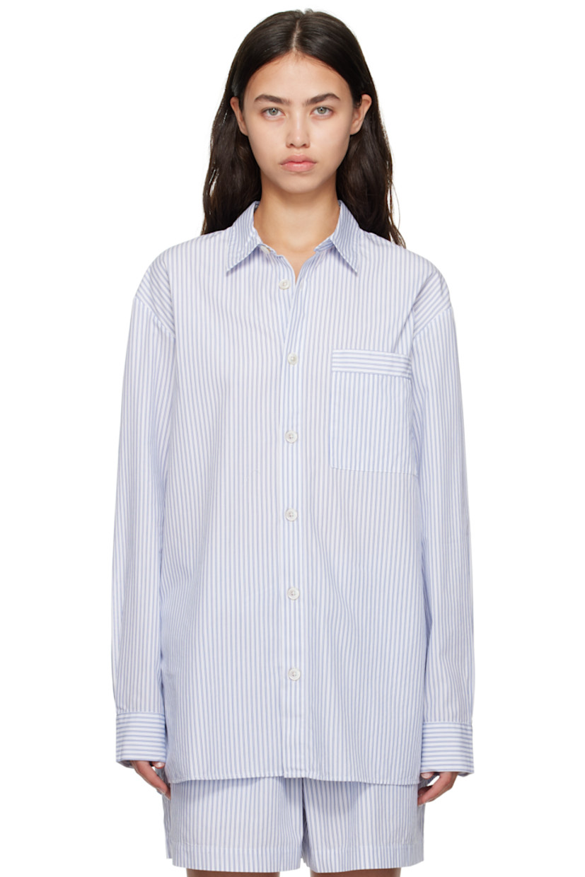 122 gsm organic cotton poplin pyjama shirt.

· GOTS-certified
· Stripes throughout
· Spread collar
· Button closure
· Patch pocket at chest
· Vented side seams
· Buttoned barrel cuffs
· Box pleat at back yoke
· Mother-of-pearl hardware

Supplier color: Orchid stripes