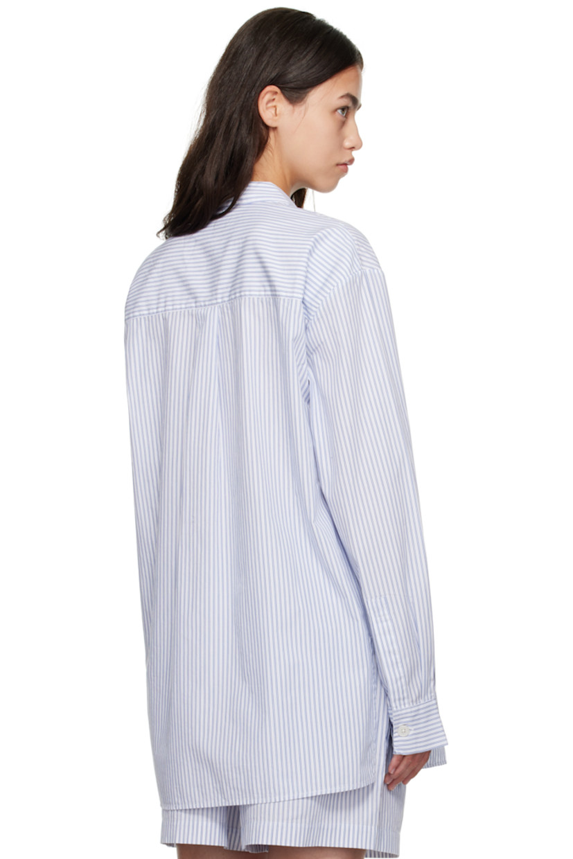 122 gsm organic cotton poplin pyjama shirt.

· GOTS-certified
· Stripes throughout
· Spread collar
· Button closure
· Patch pocket at chest
· Vented side seams
· Buttoned barrel cuffs
· Box pleat at back yoke
· Mother-of-pearl hardware

Supplier color: Orchid stripes