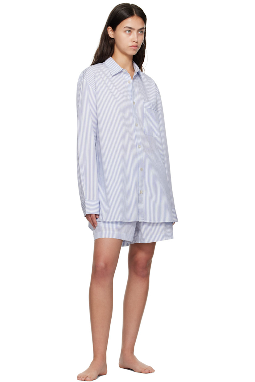 122 gsm organic cotton poplin pyjama shirt.

· GOTS-certified
· Stripes throughout
· Spread collar
· Button closure
· Patch pocket at chest
· Vented side seams
· Buttoned barrel cuffs
· Box pleat at back yoke
· Mother-of-pearl hardware

Supplier color: Orchid stripes