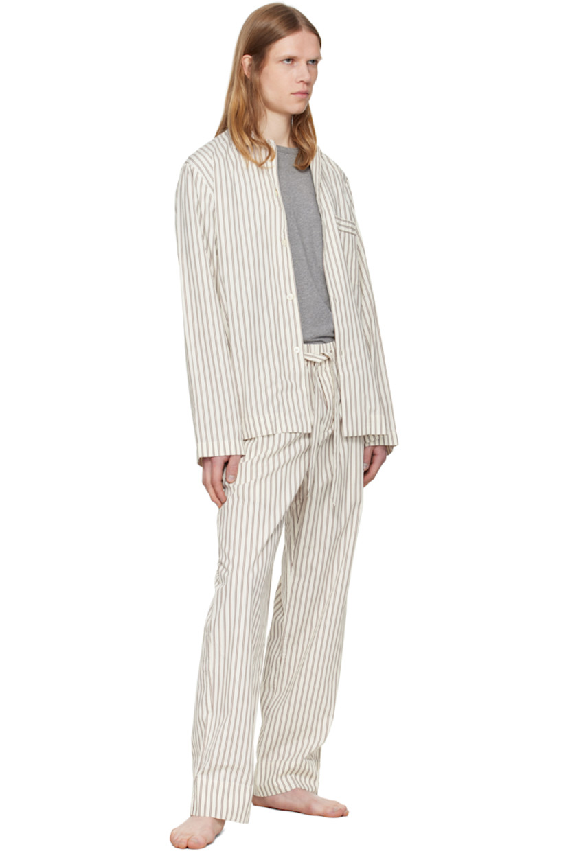 Lightweight organic cotton poplin pyjama pants. Stripes throughout.

· Certified OEKO-TEX® Standard 100
�· Straight-leg and loose-fit 
· Stonewashed
· Drawstring at elasticized waistband
· Three-pocket styling
· Button fly
· Logo patch at back pocket
· French seams at interior
· Mother-of-pearl hardware

Supplier color: Hopper stripes