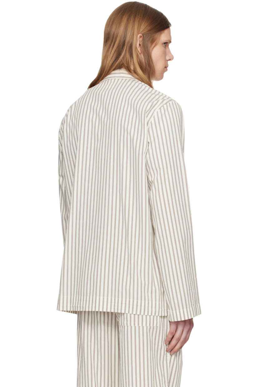 Lightweight organic cotton poplin pyjama shirt. Stripes throughout.

· Certified OEKO-TEX Standard 100
· Stonewashed
· Spread collar
· Button closure
· Patch pocket at chest
· French seams at interior
· Mother-of-pearl hardware

Supplier color: Hopper stripes