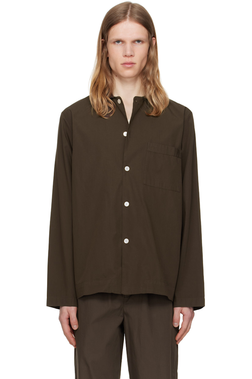 Lightweight organic cotton poplin pyjama shirt. 

· Certified OEKO-TEX Standard 100
· Stonewashed
· Spread collar
· Button closure
· Patch pocket at chest
· French seams at interior
· Mother-of-pearl hardware

Supplier color: Coffee