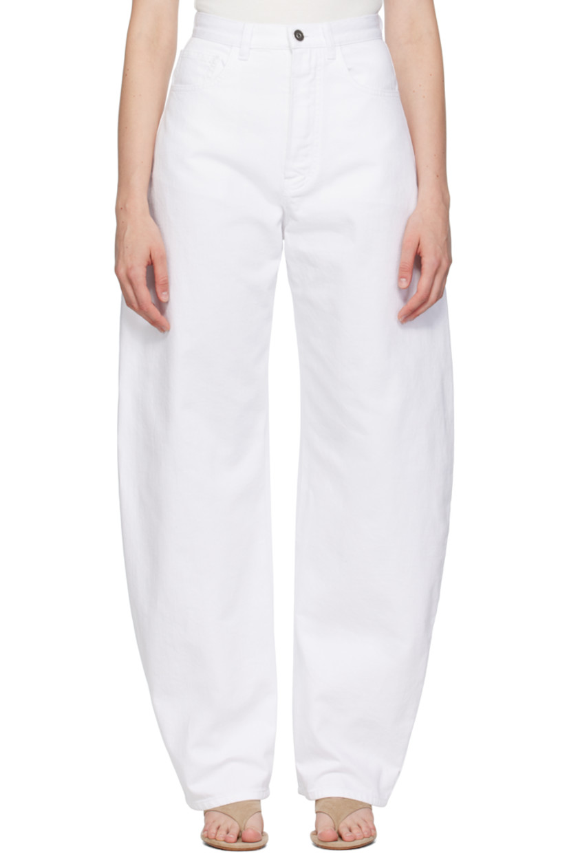 Non-stretch denim jeans. 

· Belt loops
· Five-pocket styling
· Zip fly
· Curved outseams
· Darts at back

Supplier color: Blanc