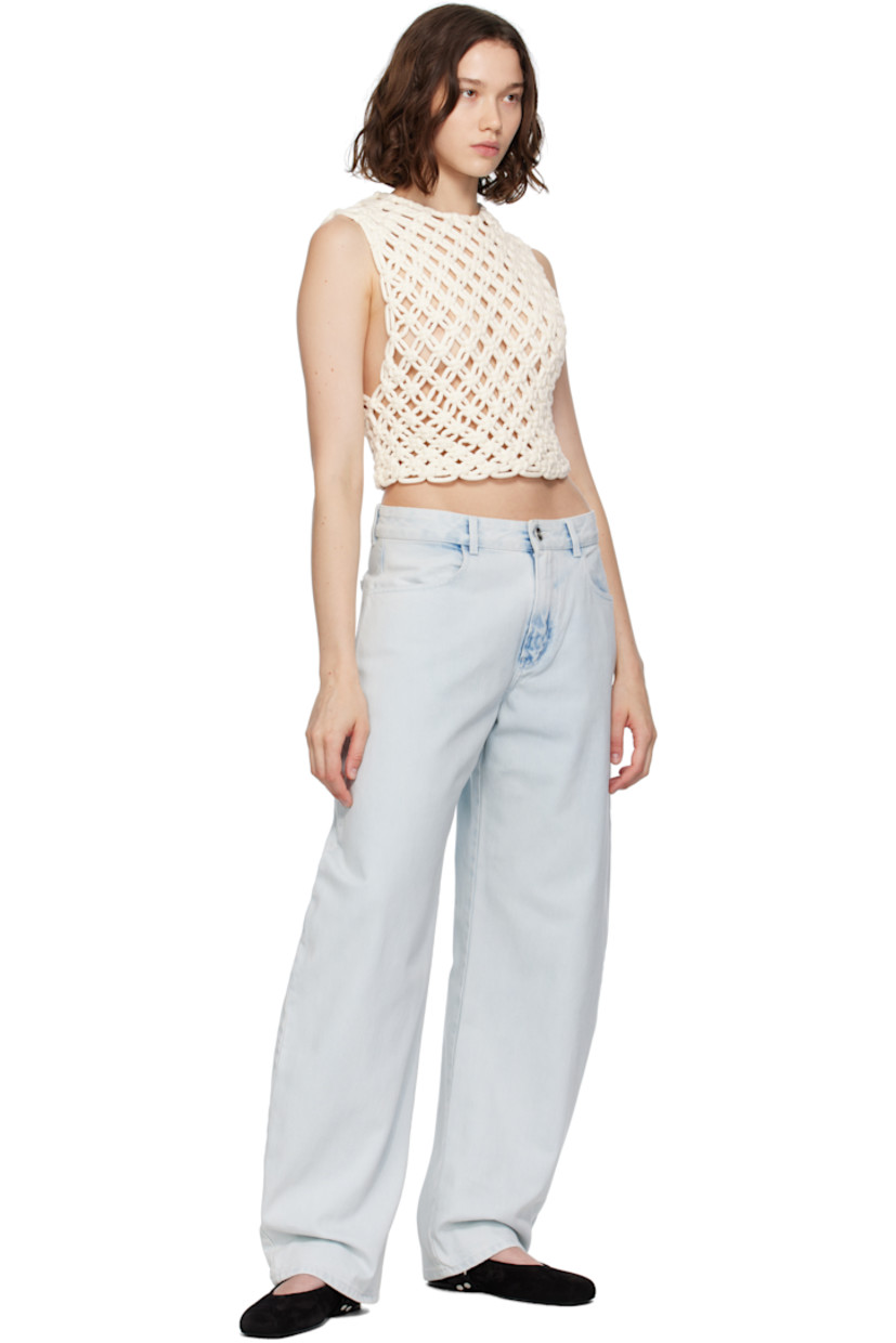 Stretch denim jeans.

· Fading throughout
· Low-rise
· Belt loops
· Four-pocket styling
· Zip fly
· Curved outseams
· Contrast stitching in white

Supplier color: Light blue