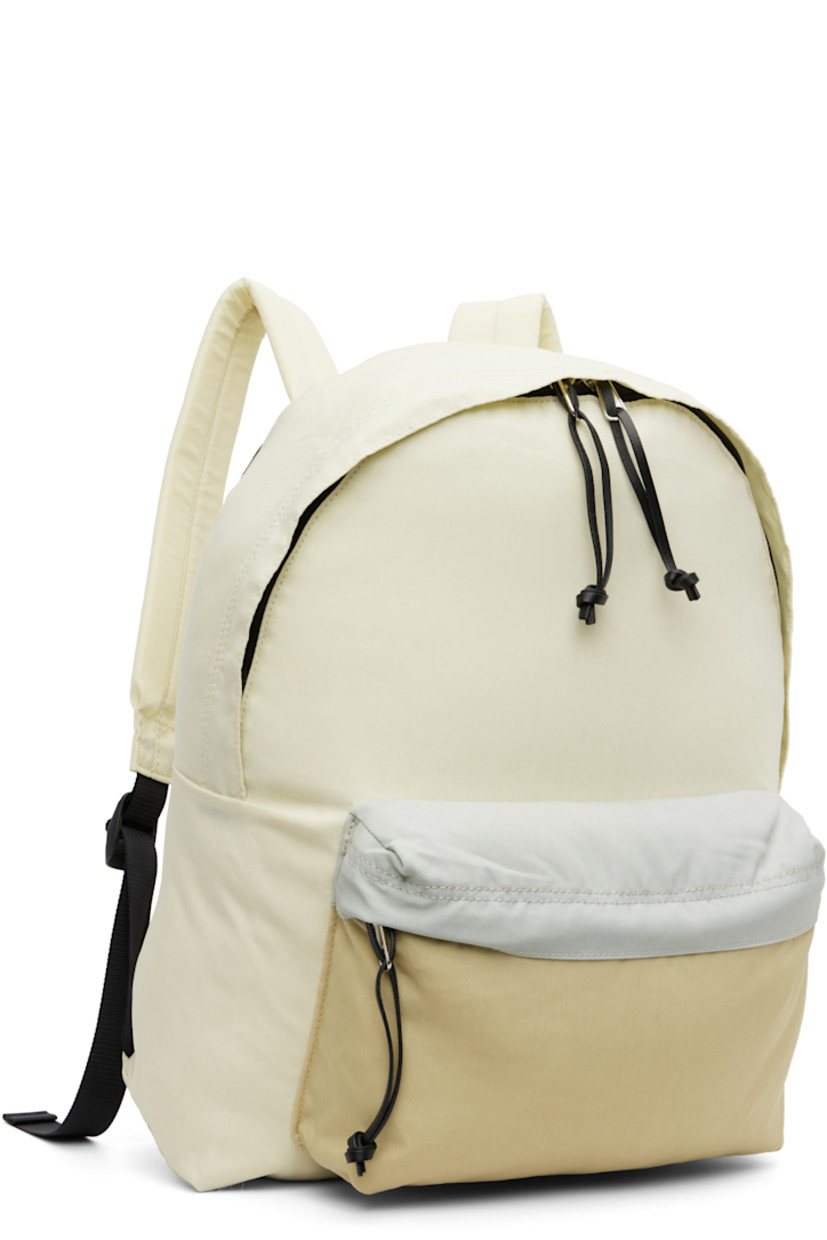 Nylon canvas backpack.

· 210 denier
· Fixed webbing and leather carry handle
· Adjustable padded shoulder straps
· Zip compartment at face
· Two-way zip closure
· Laptop compartment at interior
· Canvas lining
· H18" x W12" x D5.5"

Part of the AURALEE x AETA collaboration.

Supplier color: Ivory/Beige