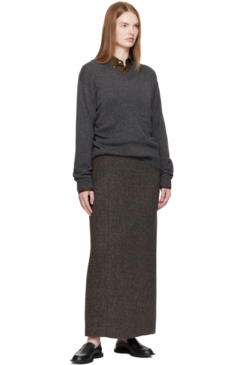 Lightweight wool- and alpaca-blend tweed maxi skirt.

· Paneled construction
· Two-pocket styling
· Zip closure at back waist
· Central vent at back hem
· Full satin lining
· Silver-tone hardware

Supplier color: Gray brown hairline