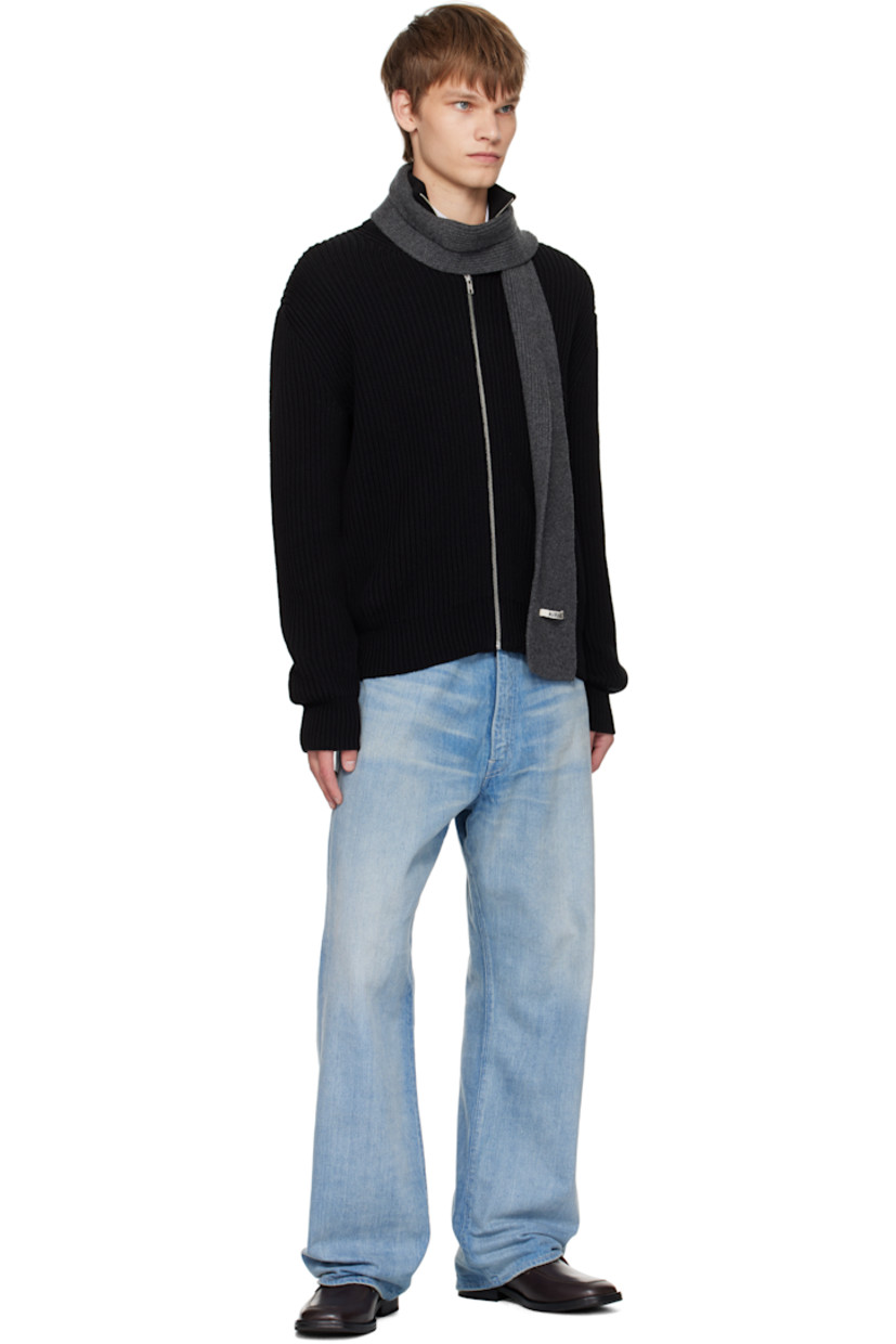 Rectangular knit cashmere scarf. 

· Logo patch at end
· L60" x W5"

Supplier color: Charcoal