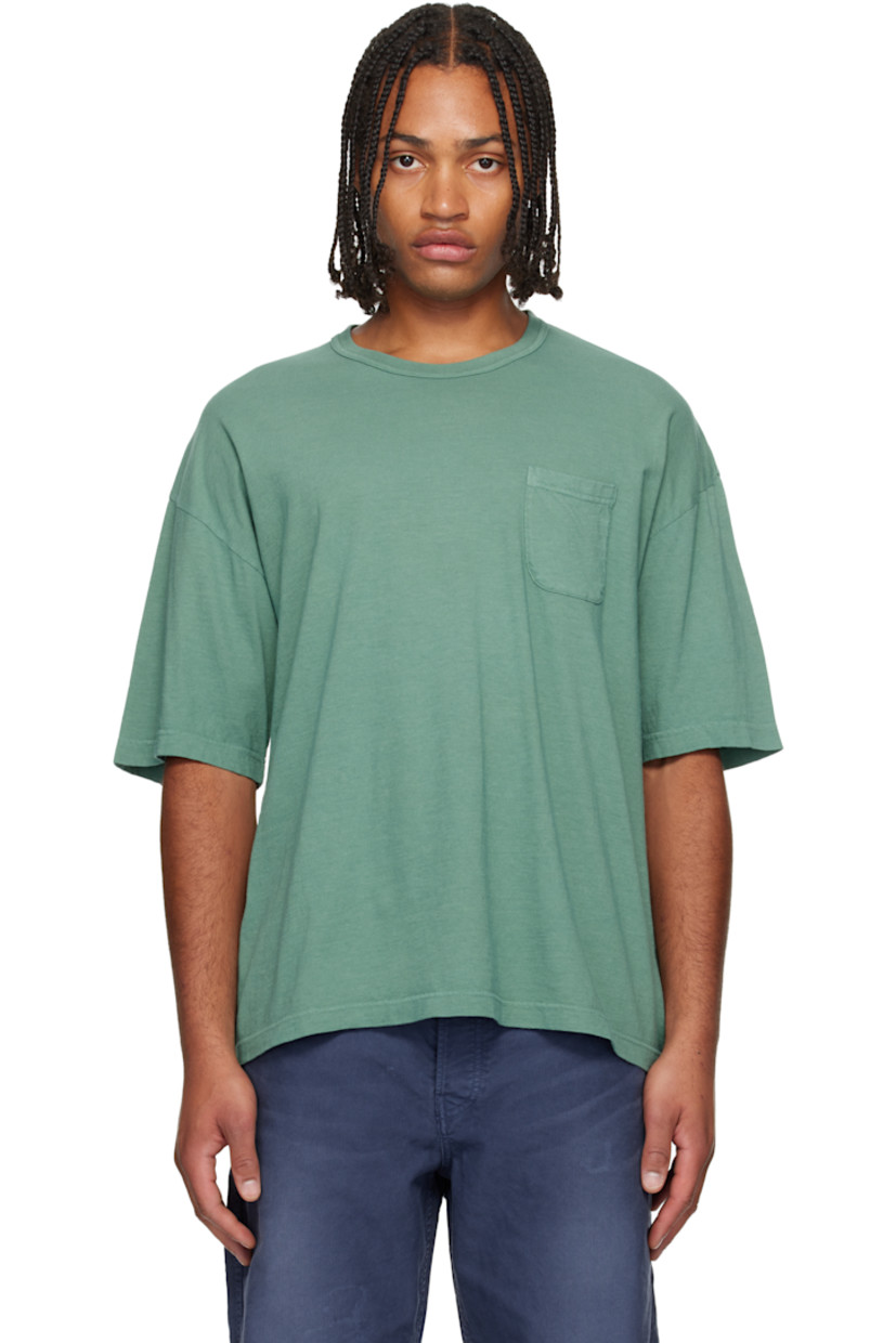 Cotton jersey T-shirt. 

· Fading throughout 
· Rib-knit crewneck
· Patch pocket at chest
· Dropped shoulders
· Contrast stitching in white at back collar 

Supplier color: Green