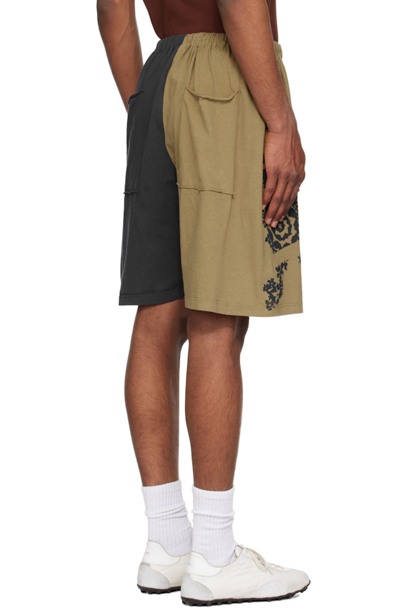 Cotton jersey shorts.

· Drawstring at elasticized waistband
· Two-pocket styling
· Graphic printed at outseam
· Rolled edges at back pockets

Supplier color: Bale