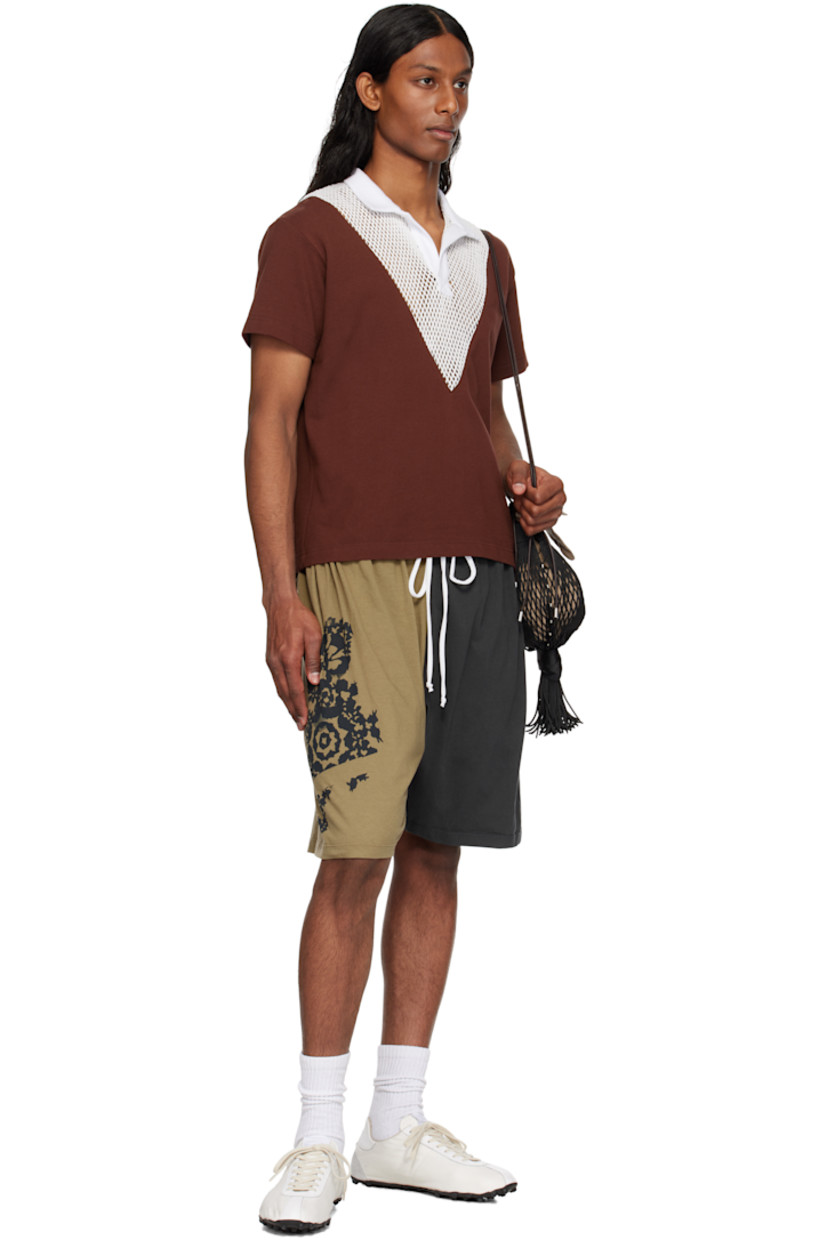 Cotton jersey shorts.

· Drawstring at elasticized waistband
· Two-pocket styling
· Graphic printed at outseam
· Rolled edges at back pockets

Supplier color: Bale