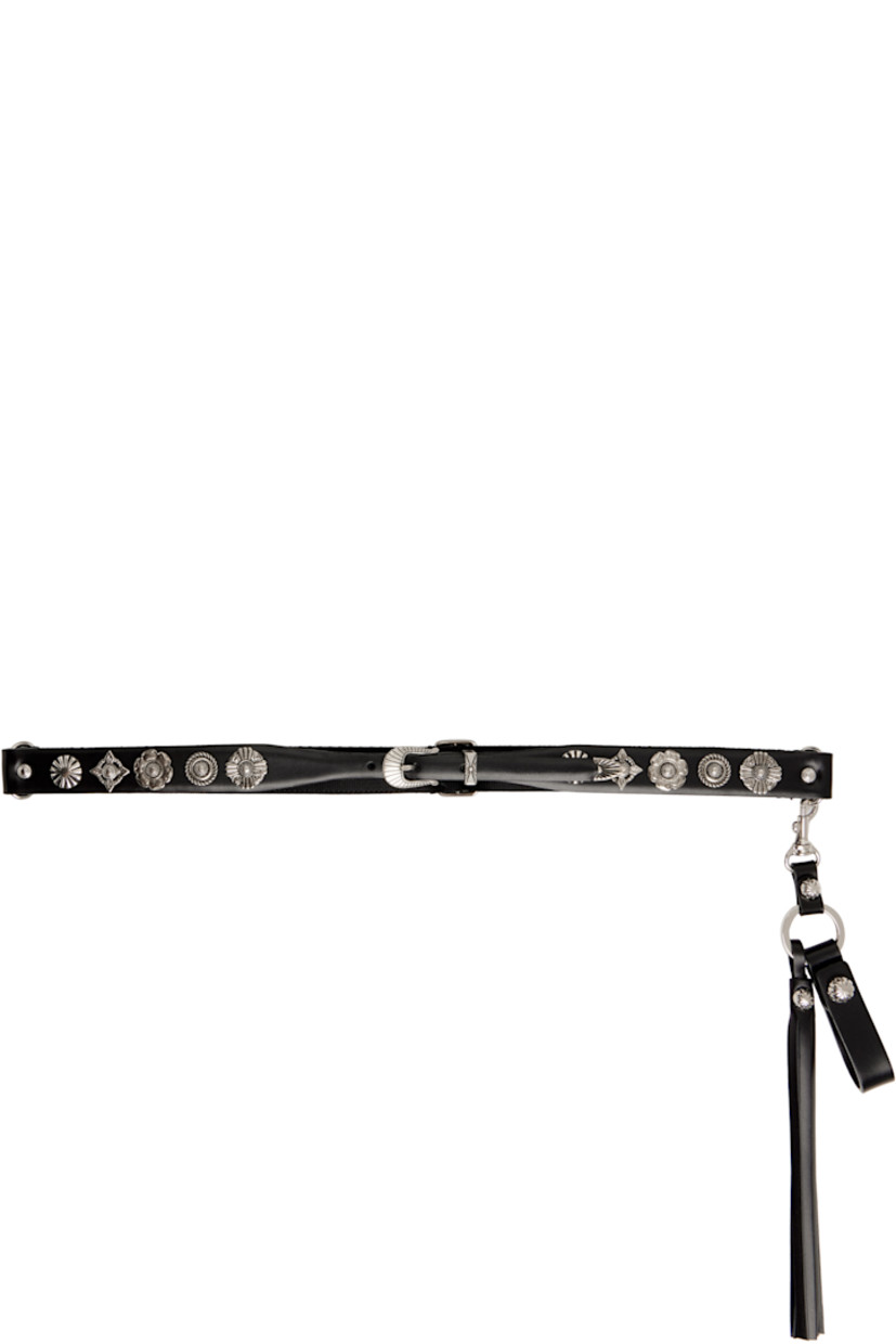 Buffed leather belt.

· Studs throughout 
· Keeper loop at front 
· Detachable keychain with clasp and tassel
· Pin-buckle fastening 
· Engraved silver-tone hardware
· W1"

Supplier color: Black