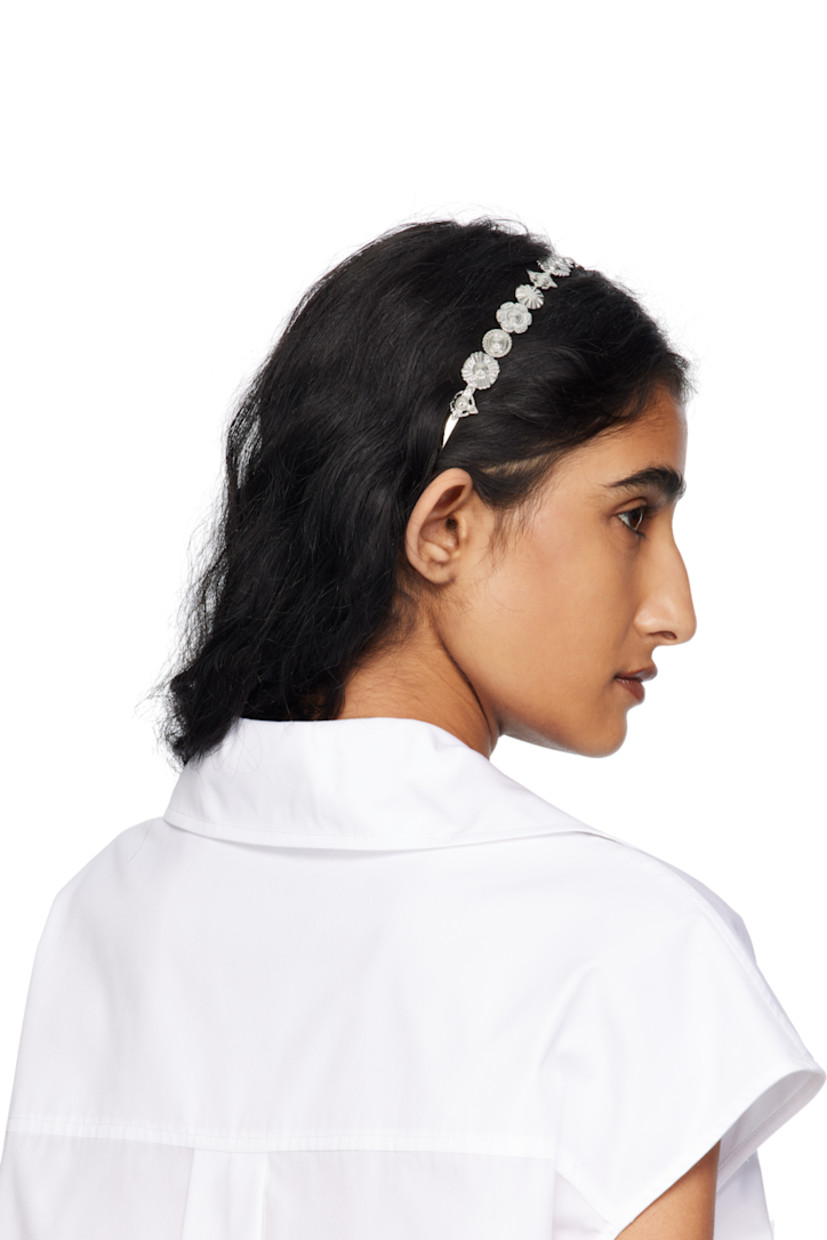 Headband in silver-tone brass.

· Graphic hardware throughout
· D5.5"

Supplier color: Silver
