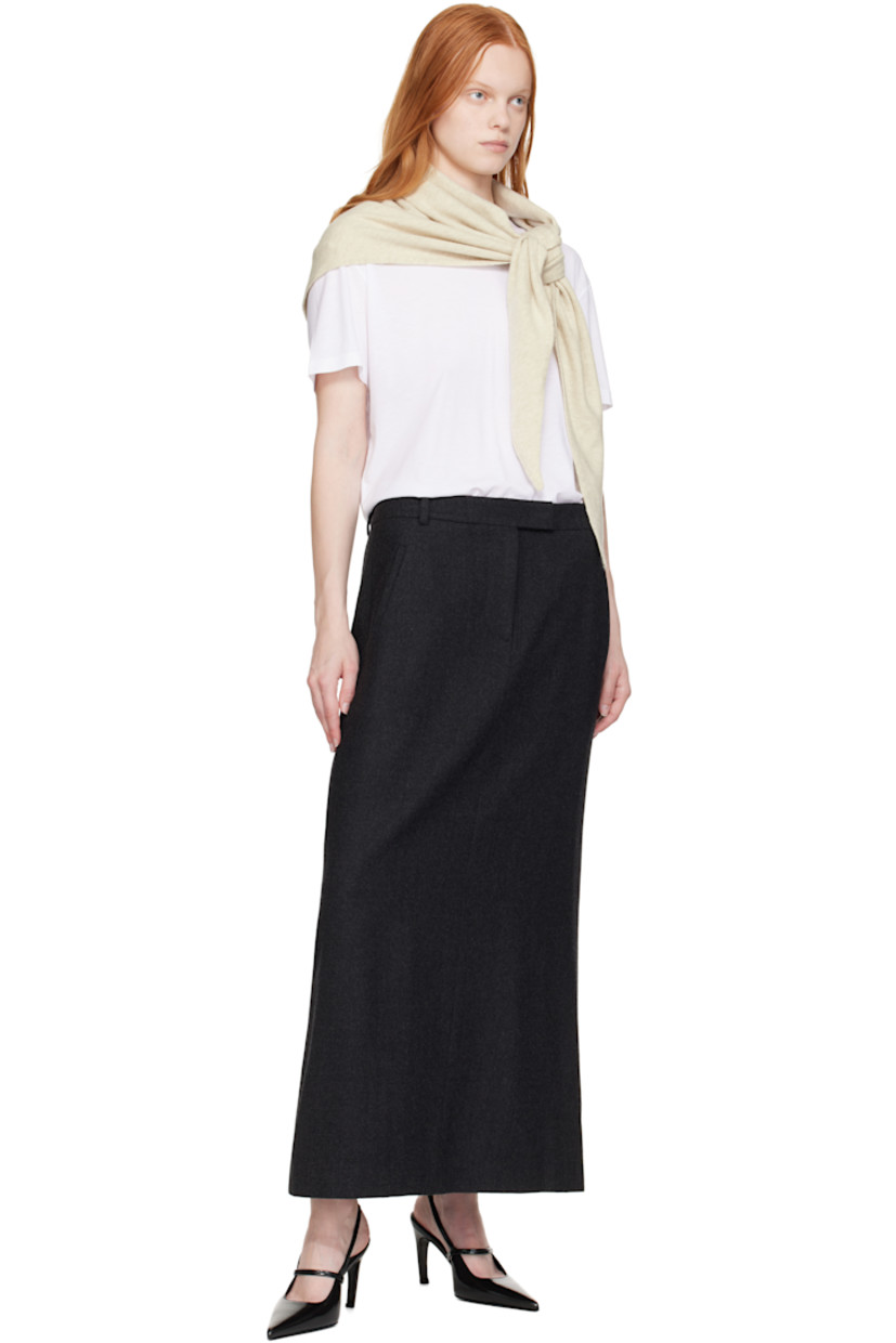 Triangular knit wool-blend scarf.

· Pointed ends
· H35.5" x W21.5"

Supplier color: Oatmeal