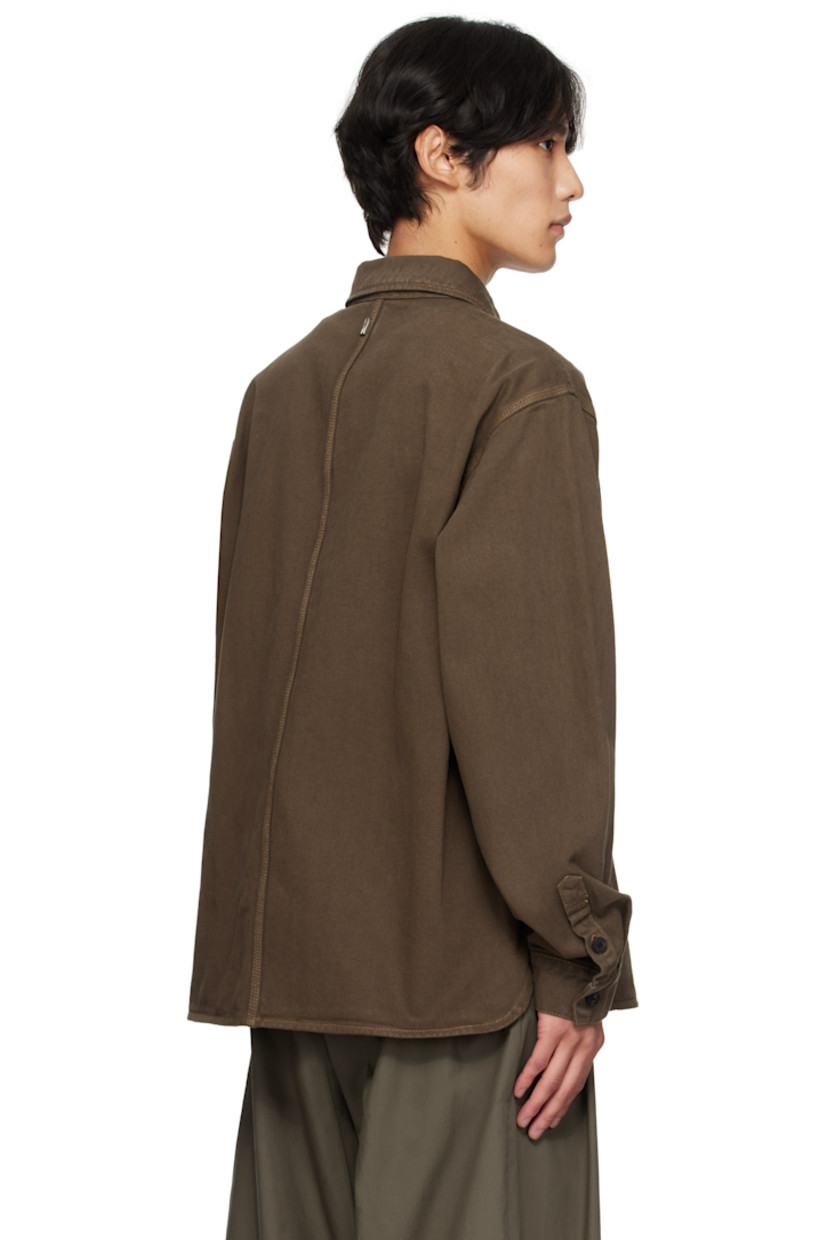 Non-stretch denim shirt.

· Spread collar 
· Button closure
· Shirttail hem 
· Dropped shoulders
· Buttoned barrel cuffs
· Logo hardware at back collar
· Central seam at back
· Contrast stitching in tan 

Supplier color: Brown