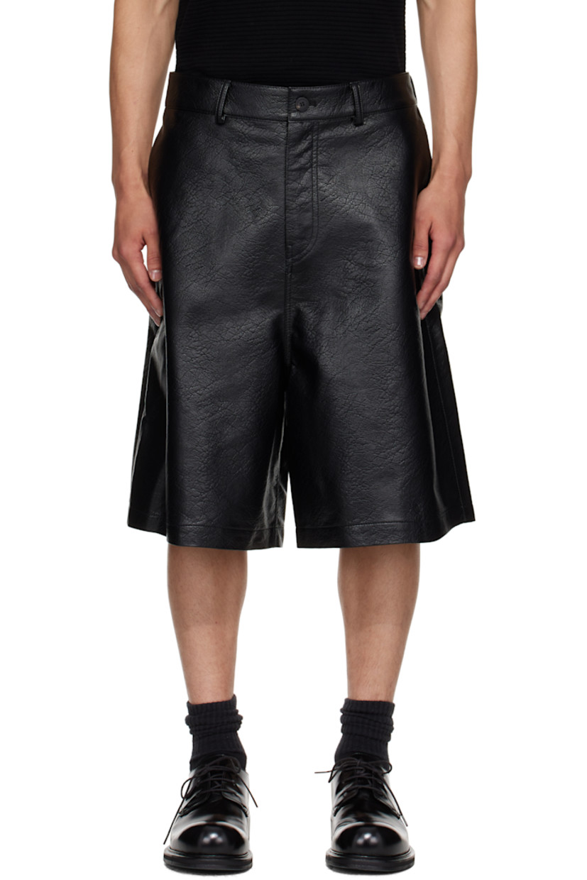 Grained faux-leather shorts.

· Belt loops
· Four-pocket styling
· Zip fly 

Supplier color: Black